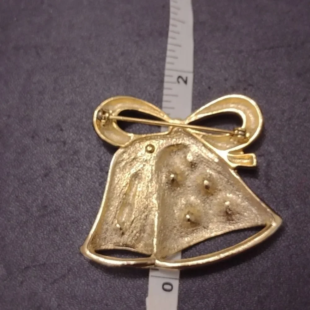 Vintage gold tone bell brooch